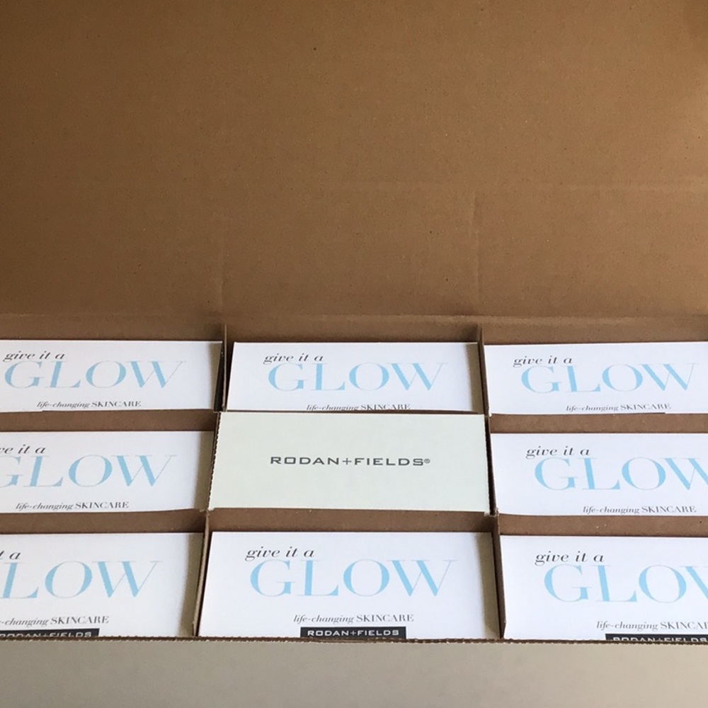 BNIB Set of 40 Rodan & Fields mini facials